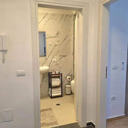 Apartment Modern Amenity-rich In Durres